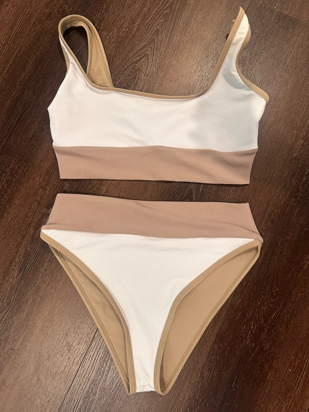 LainSnow tan and white 2 piece